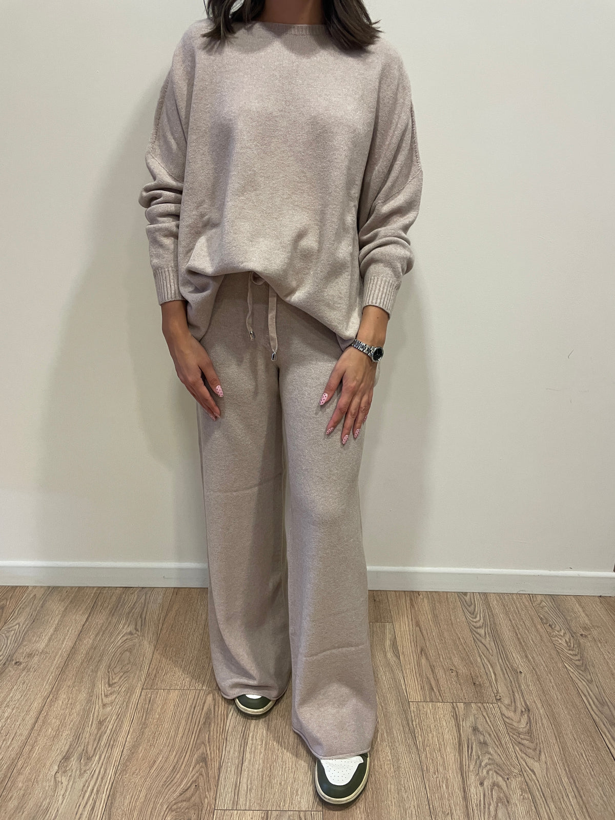 HAVEONE - Completo in misto viscosa con maglia a girocollo e pantalone con elastico e laccetto regolabile in vita color beige