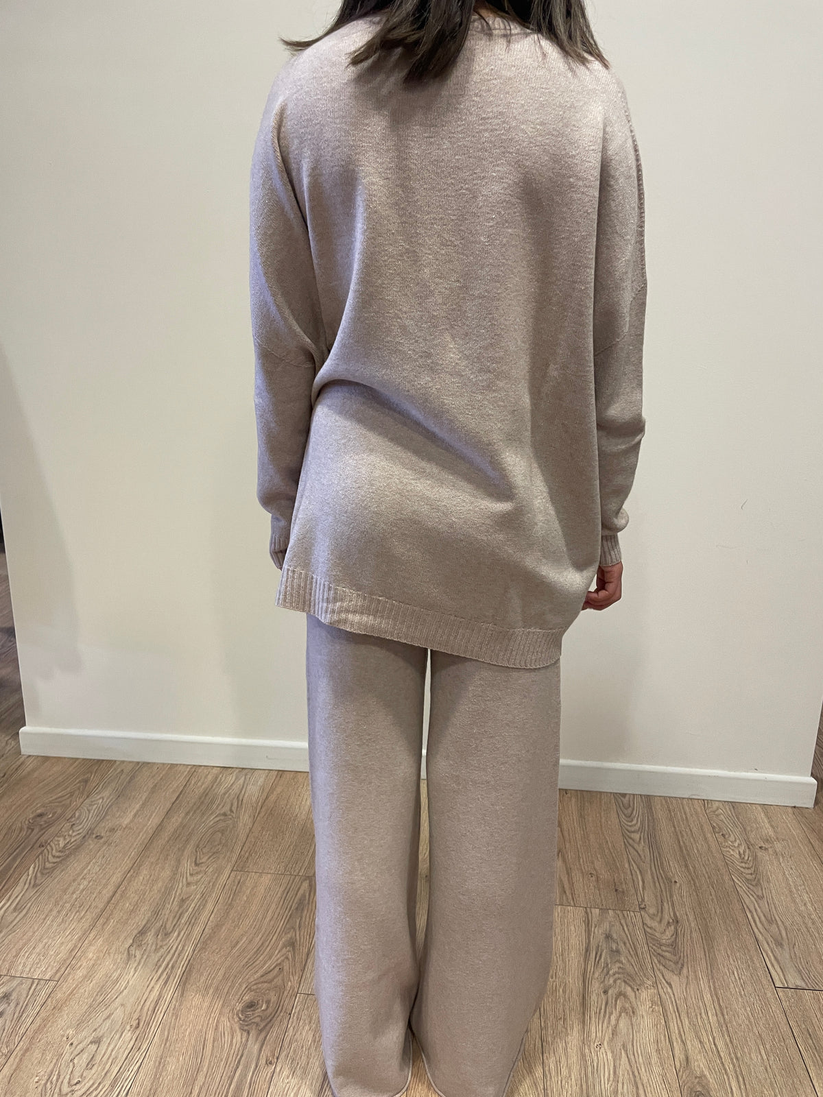 HAVEONE - Completo in misto viscosa con maglia a girocollo e pantalone con elastico e laccetto regolabile in vita color beige