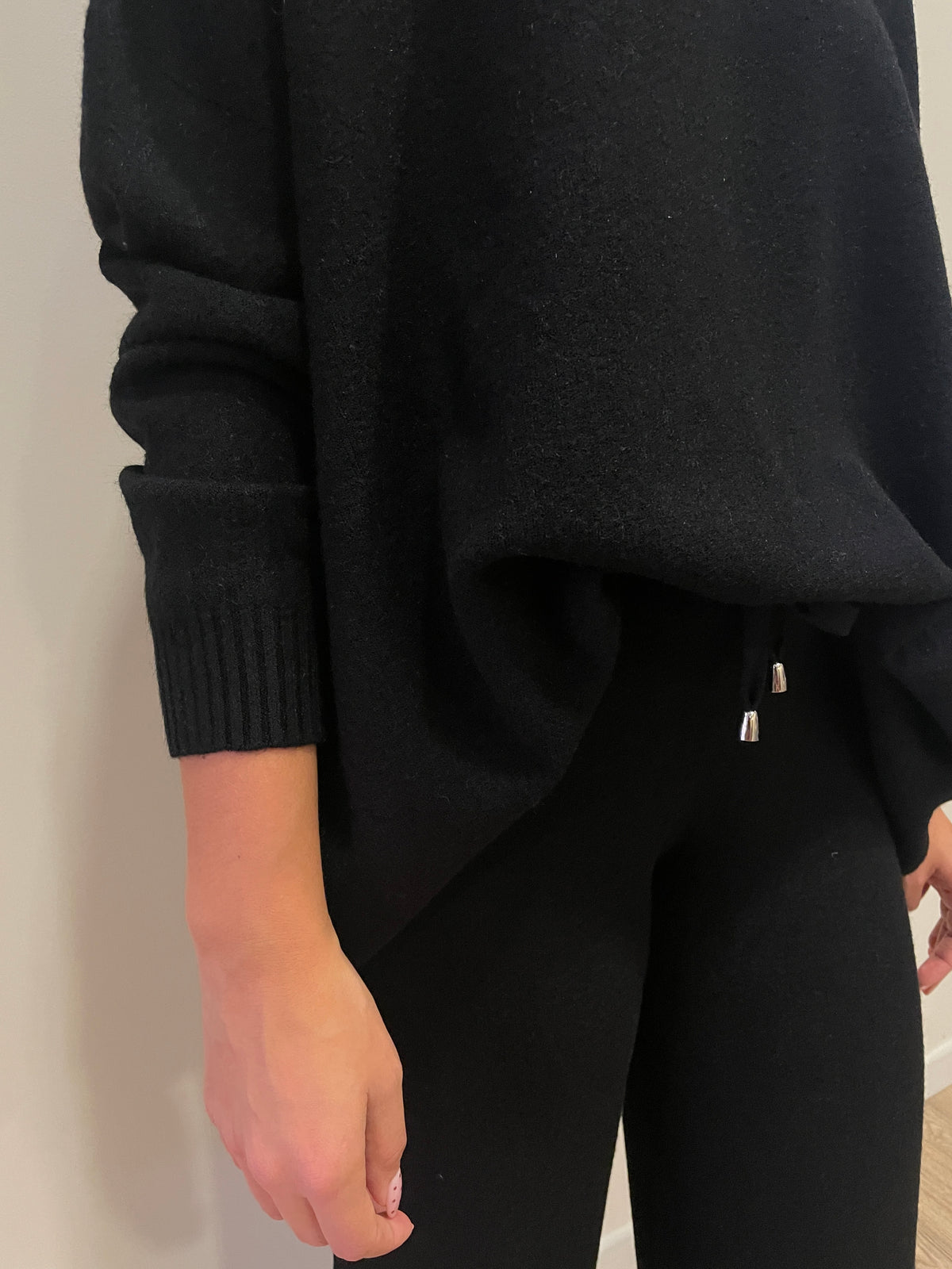 HAVEONE - Tuta in misto viscosa con maglia a girocollo e pantalone con elastico e laccetto regolabile in vita