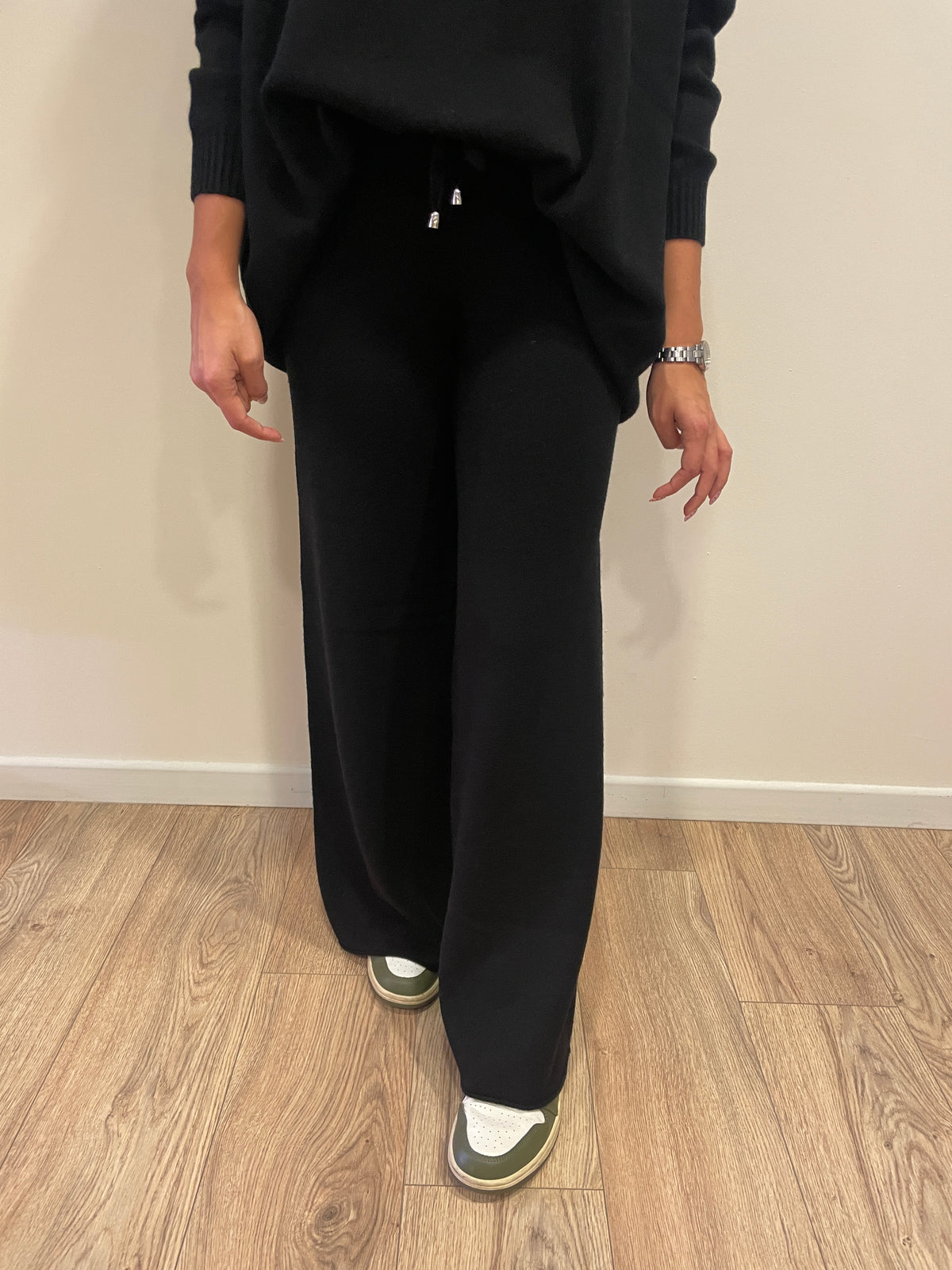 HAVEONE - Tuta in misto viscosa con maglia a girocollo e pantalone con elastico e laccetto regolabile in vita