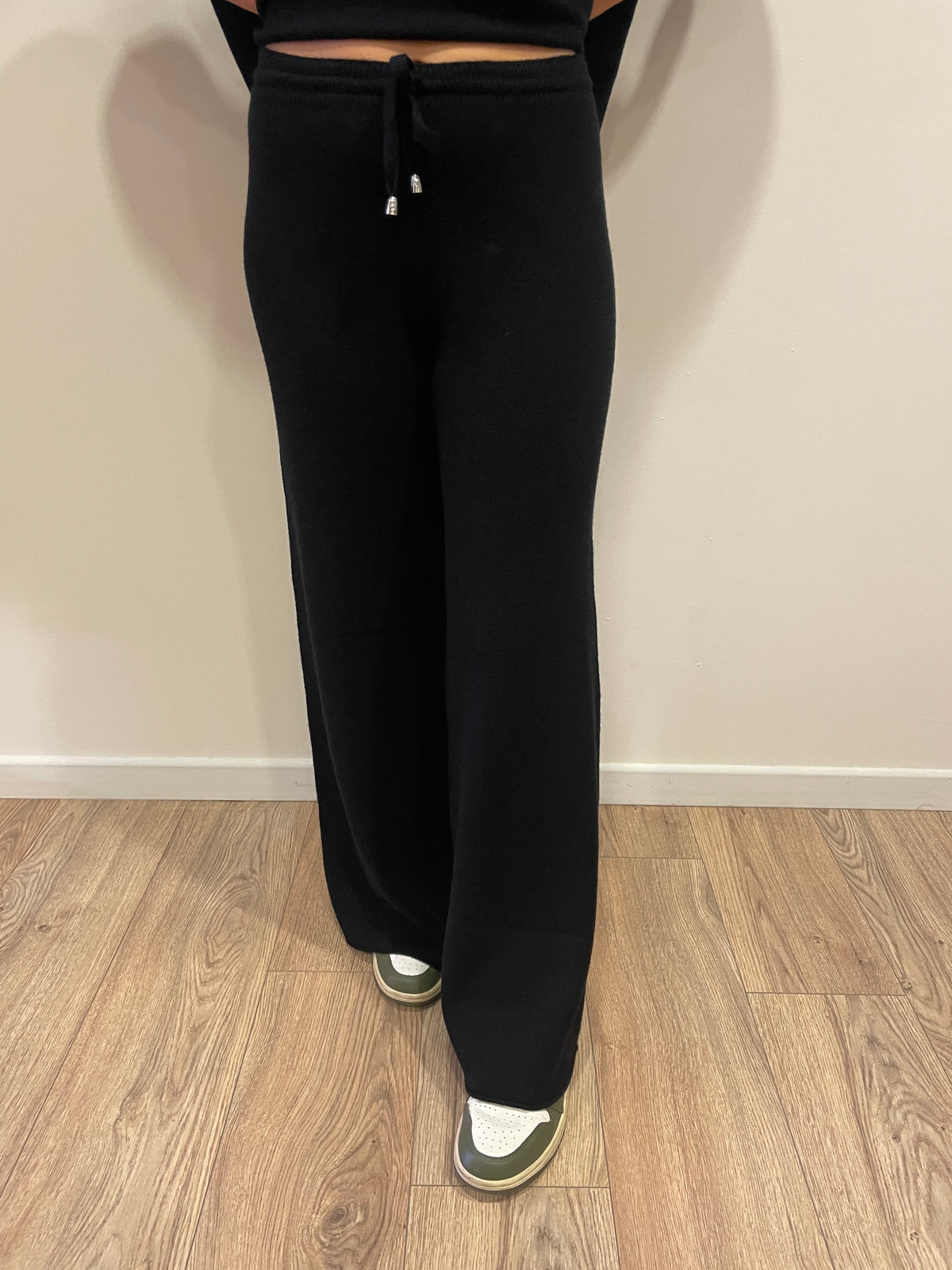 HAVEONE - Tuta in misto viscosa con maglia a girocollo e pantalone con elastico e laccetto regolabile in vita