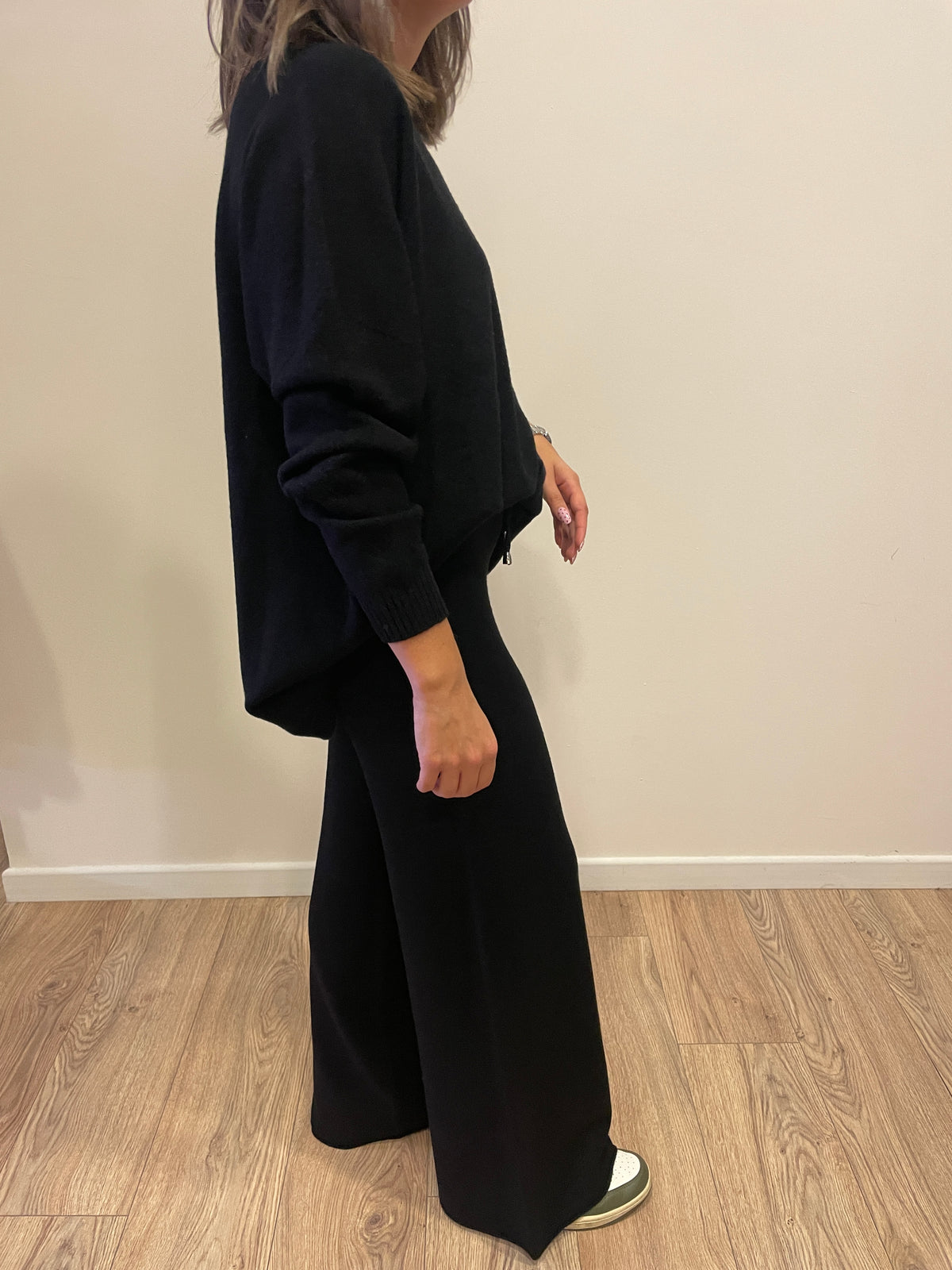 HAVEONE - Tuta in misto viscosa con maglia a girocollo e pantalone con elastico e laccetto regolabile in vita