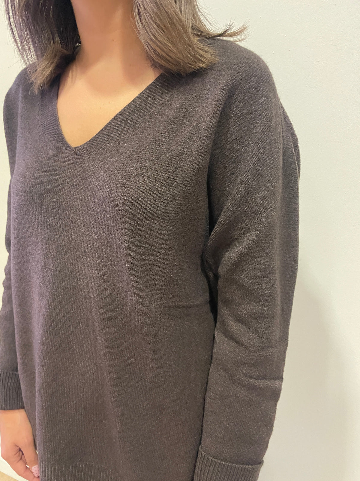 HAVEONE - Completo in misto viscosa con maglia con scollo a V e pantalone con elastico in vita color moro