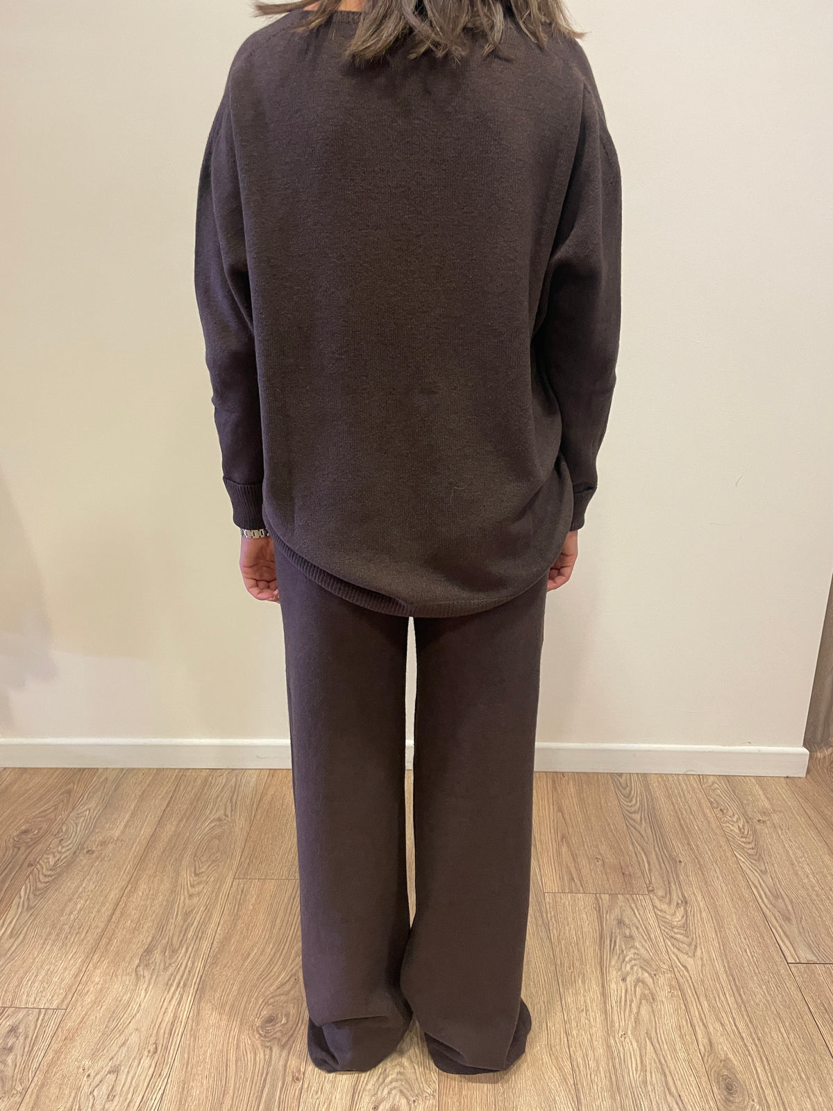 HAVEONE - Completo in misto viscosa con maglia con scollo a V e pantalone con elastico in vita color moro