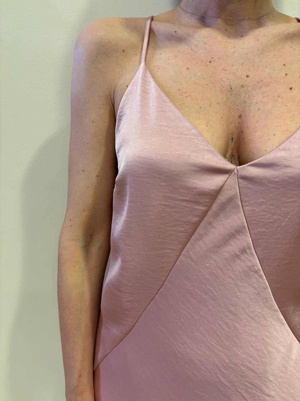 VICOLO - Abito effetto raso lungo rosa con pinces chiuse