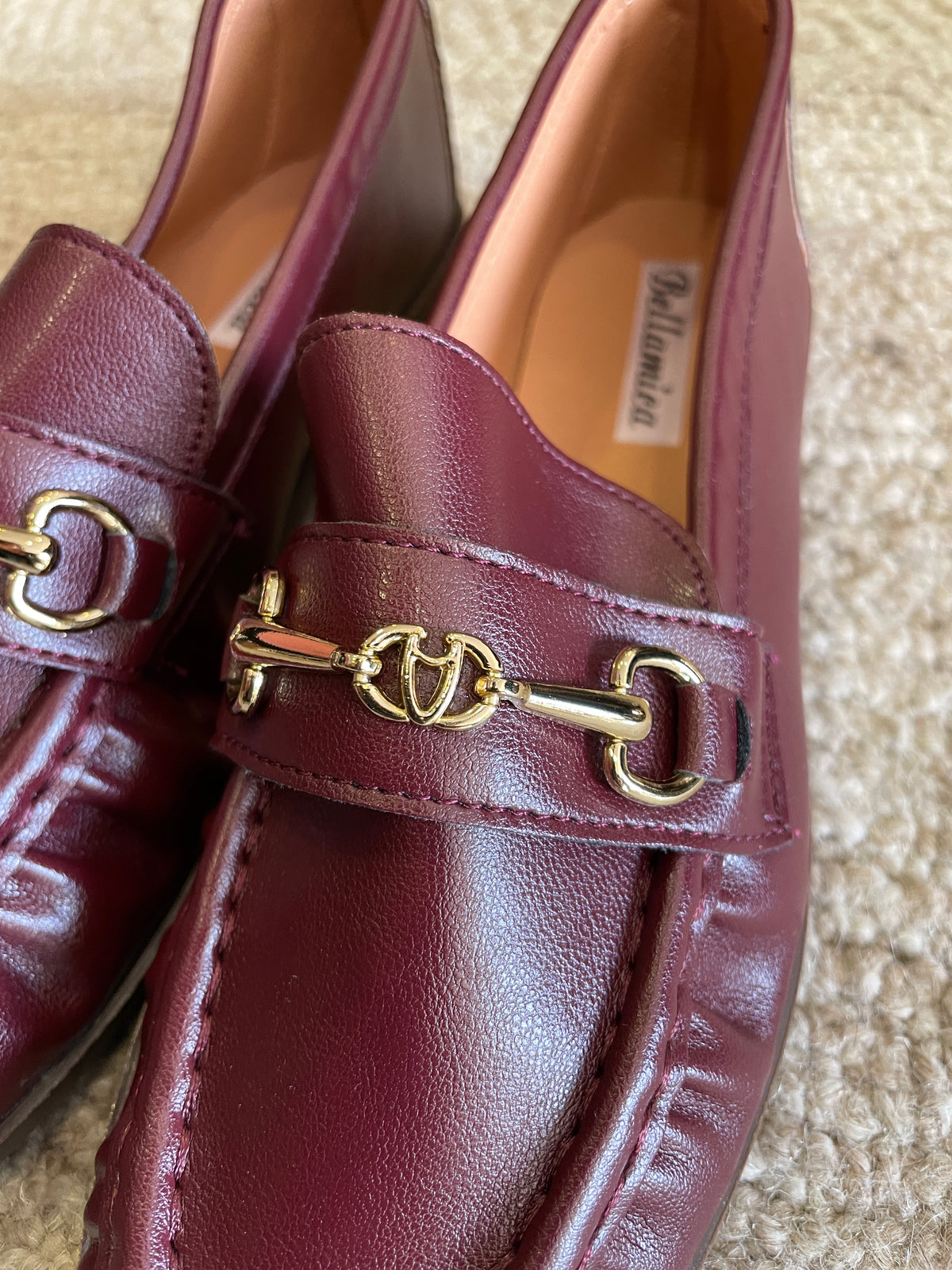 Mocassino in ecopelle bordeaux con fibbia
