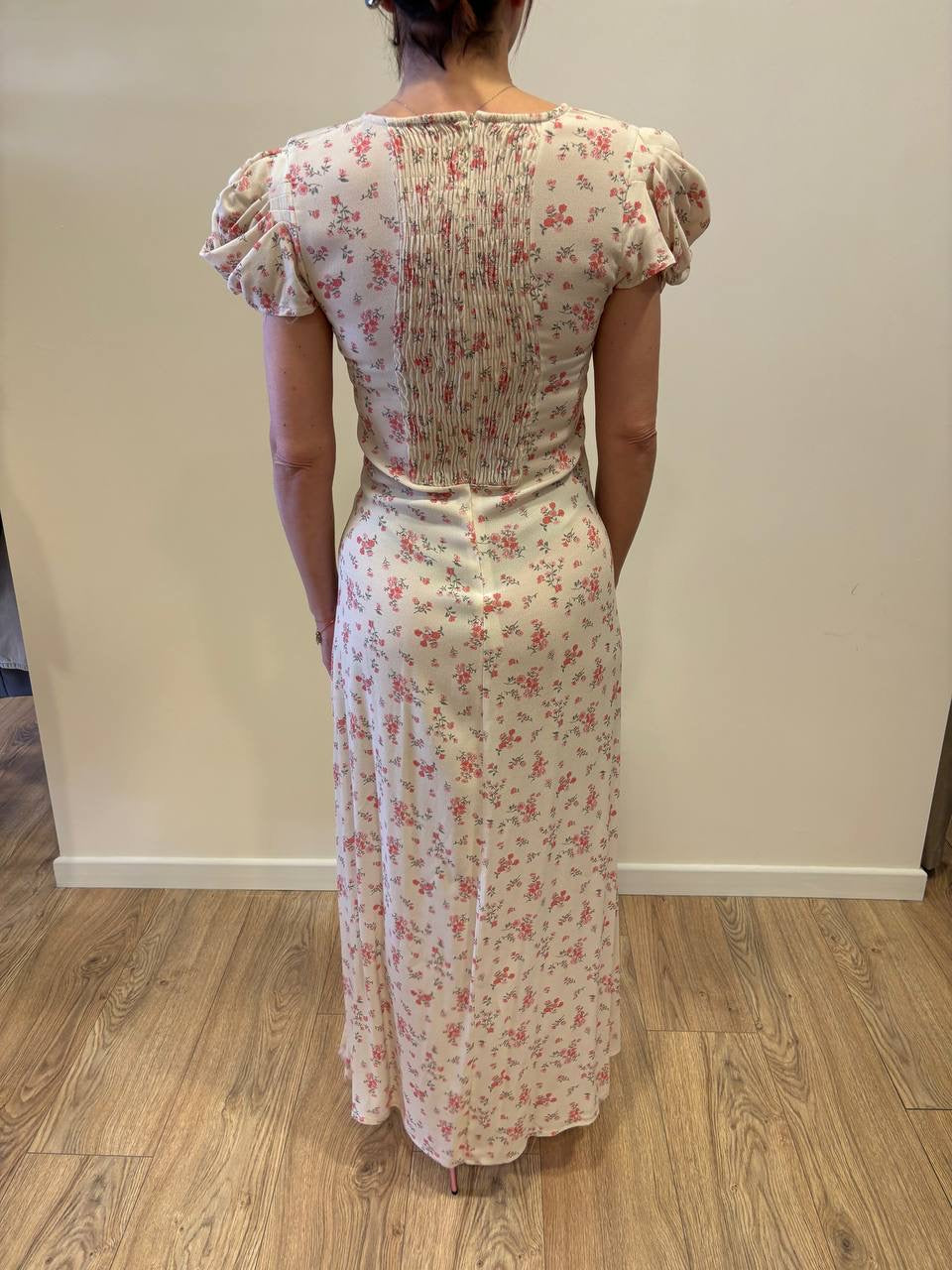 KONTATTO - Abito lungo a fiori ecrù con mezze maniche a sbuffo e arricciature