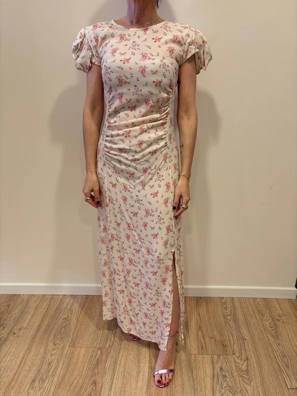 KONTATTO - Abito lungo a fiori ecrù con mezze maniche a sbuffo e arricciature