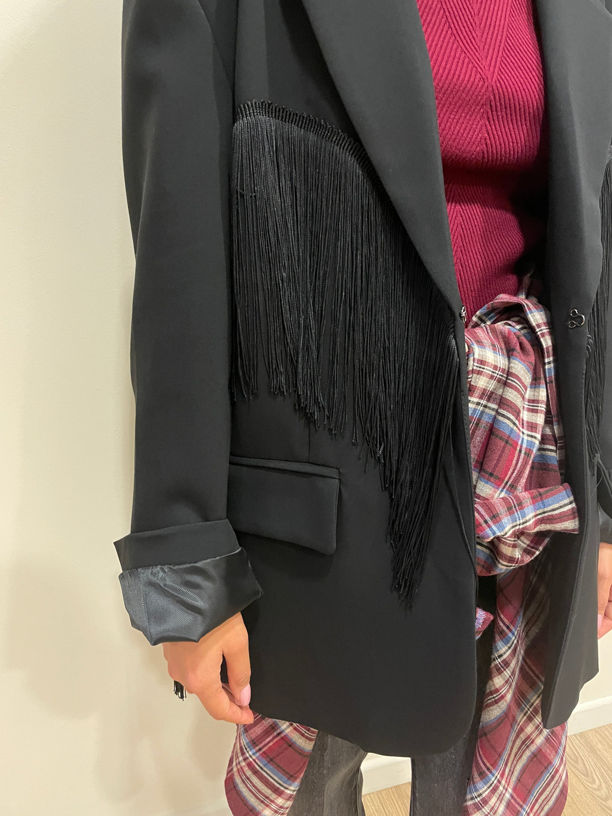 LUMINA - Blazer over nero con dettaglio frange