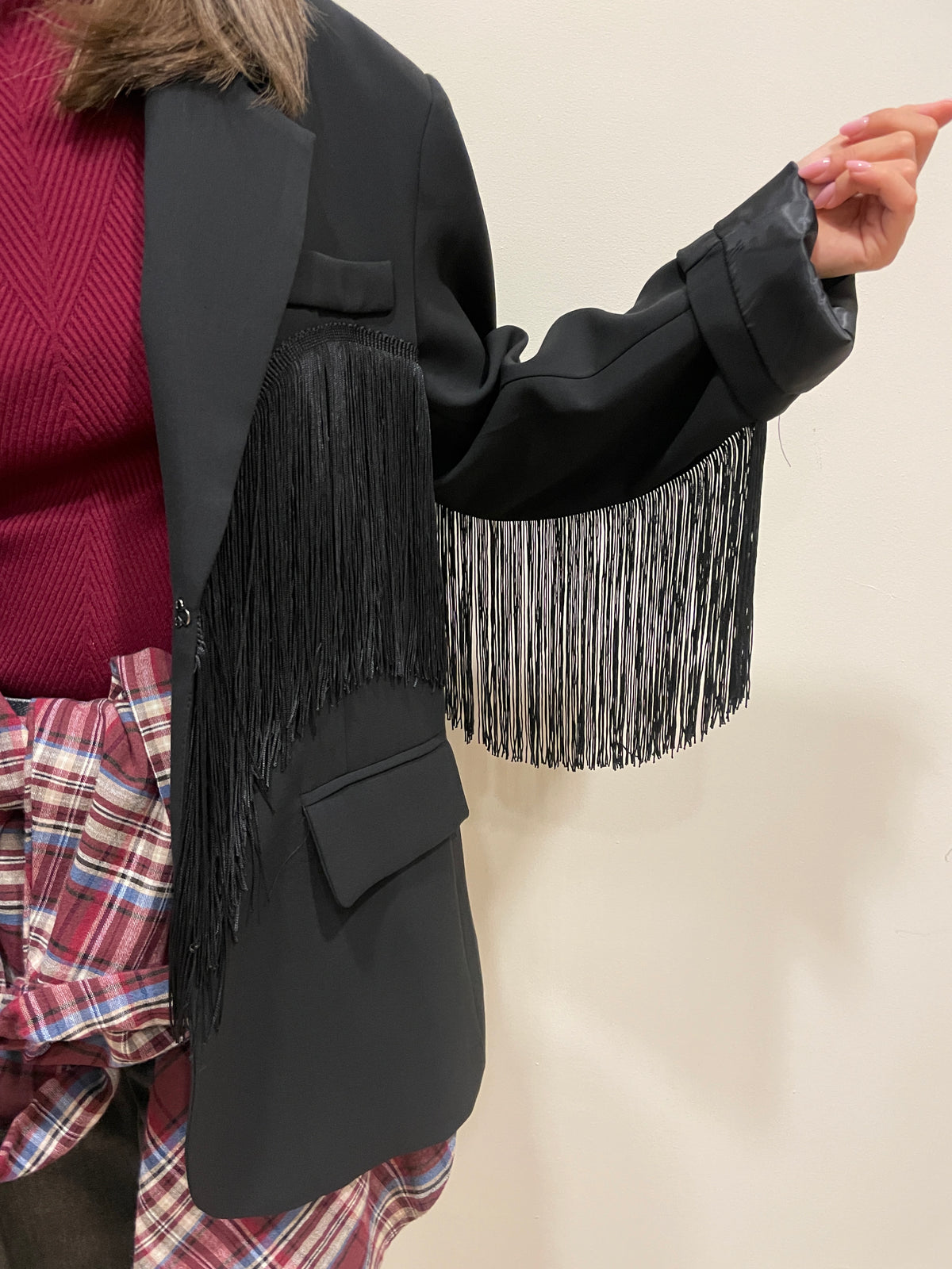 LUMINA - Blazer over nero con dettaglio frange