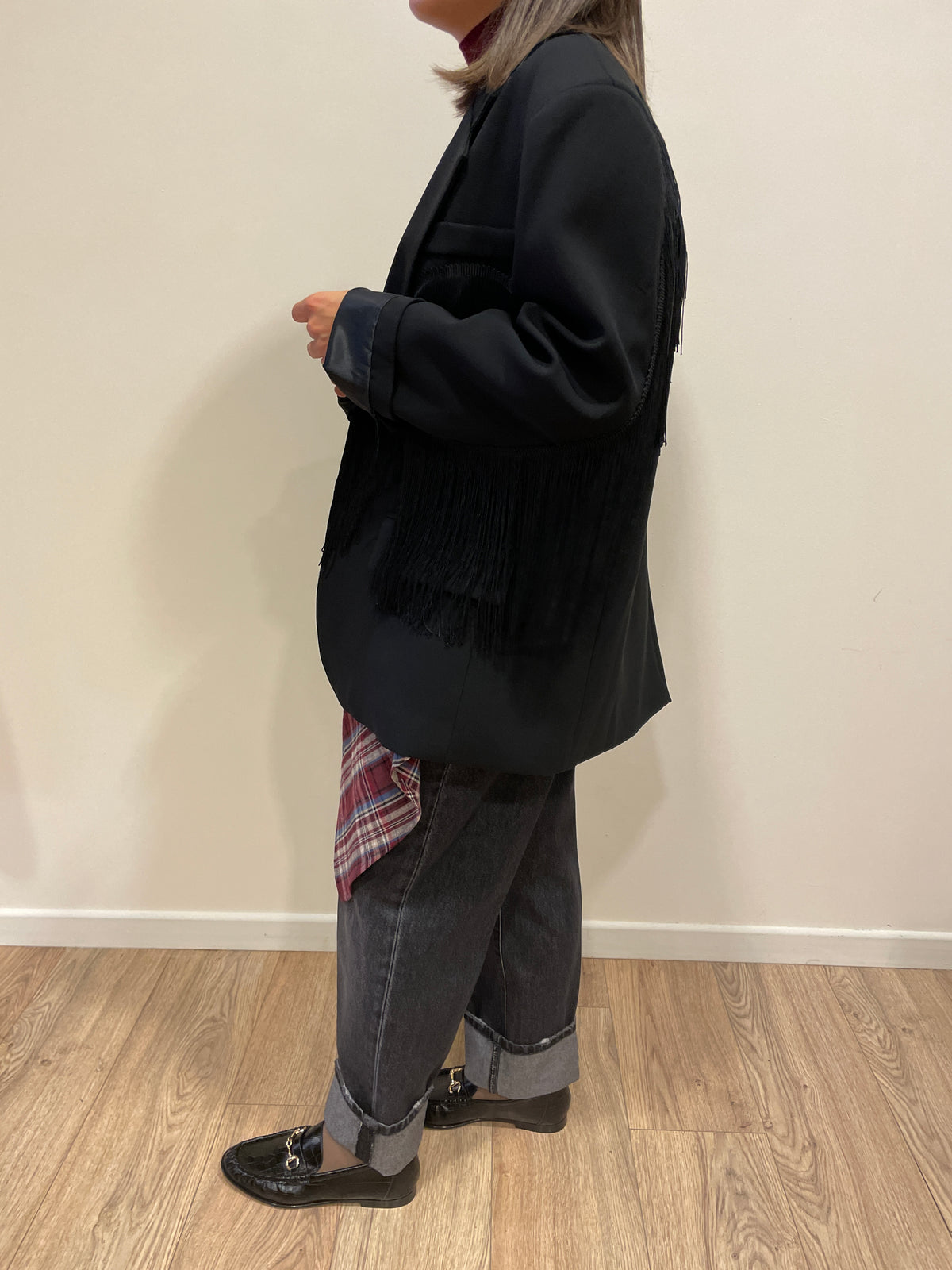 LUMINA - Blazer over nero con dettaglio frange