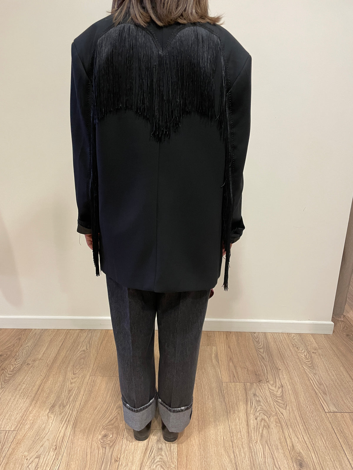 LUMINA - Blazer over nero con dettaglio frange
