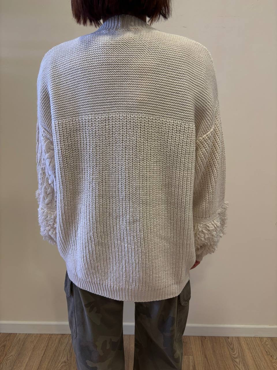 KAOS - Cardigan burro morbido con bottoni e dettaglio frange