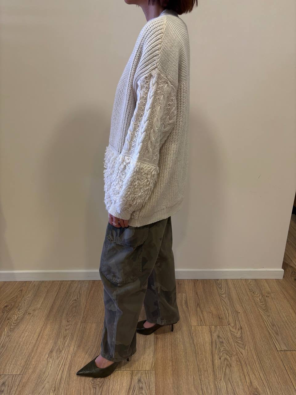 KAOS - Cardigan burro morbido con bottoni e dettaglio frange