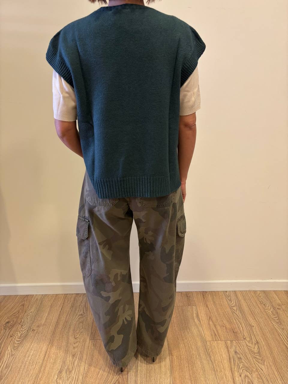 KONTATTO - Gilet in maglia a girocollo con spacchi laterali - più colori