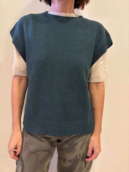 KONTATTO - Gilet in maglia a girocollo con spacchi laterali - più colori