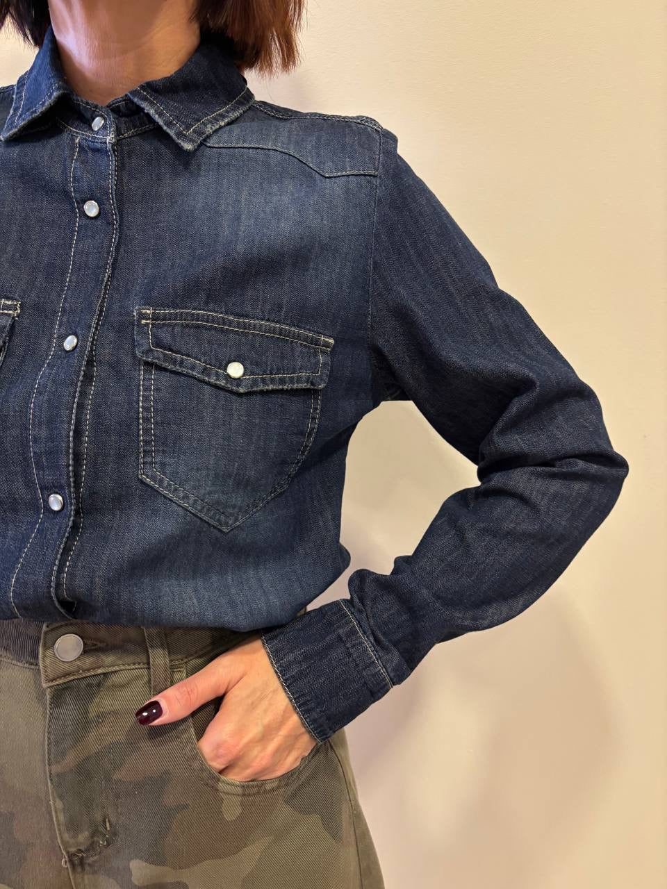SOUVENIR - Camicia in denim slim fit con tasche frontali