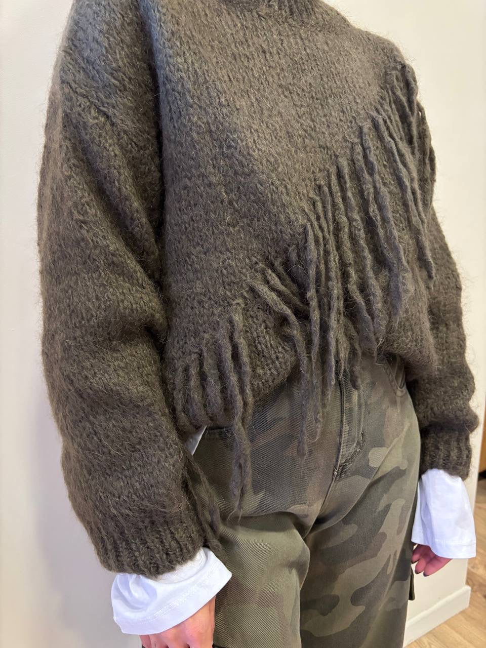 MEME ROAD - Maglioncino verde militare in misto mohair con dettaglio frange