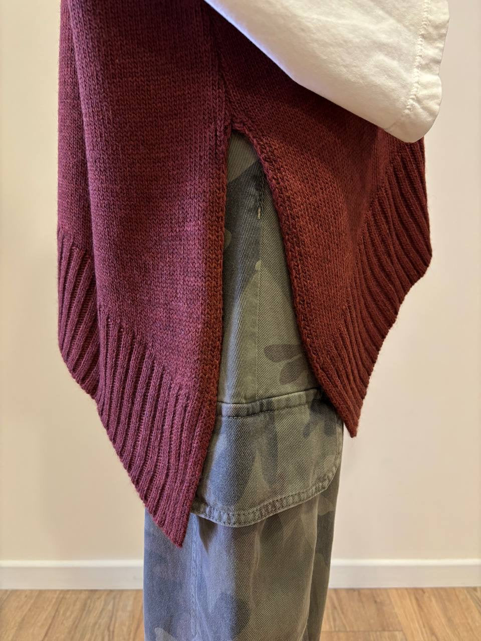 KONTATTO - Gilet in maglia trasversale con scollo a V - più colori