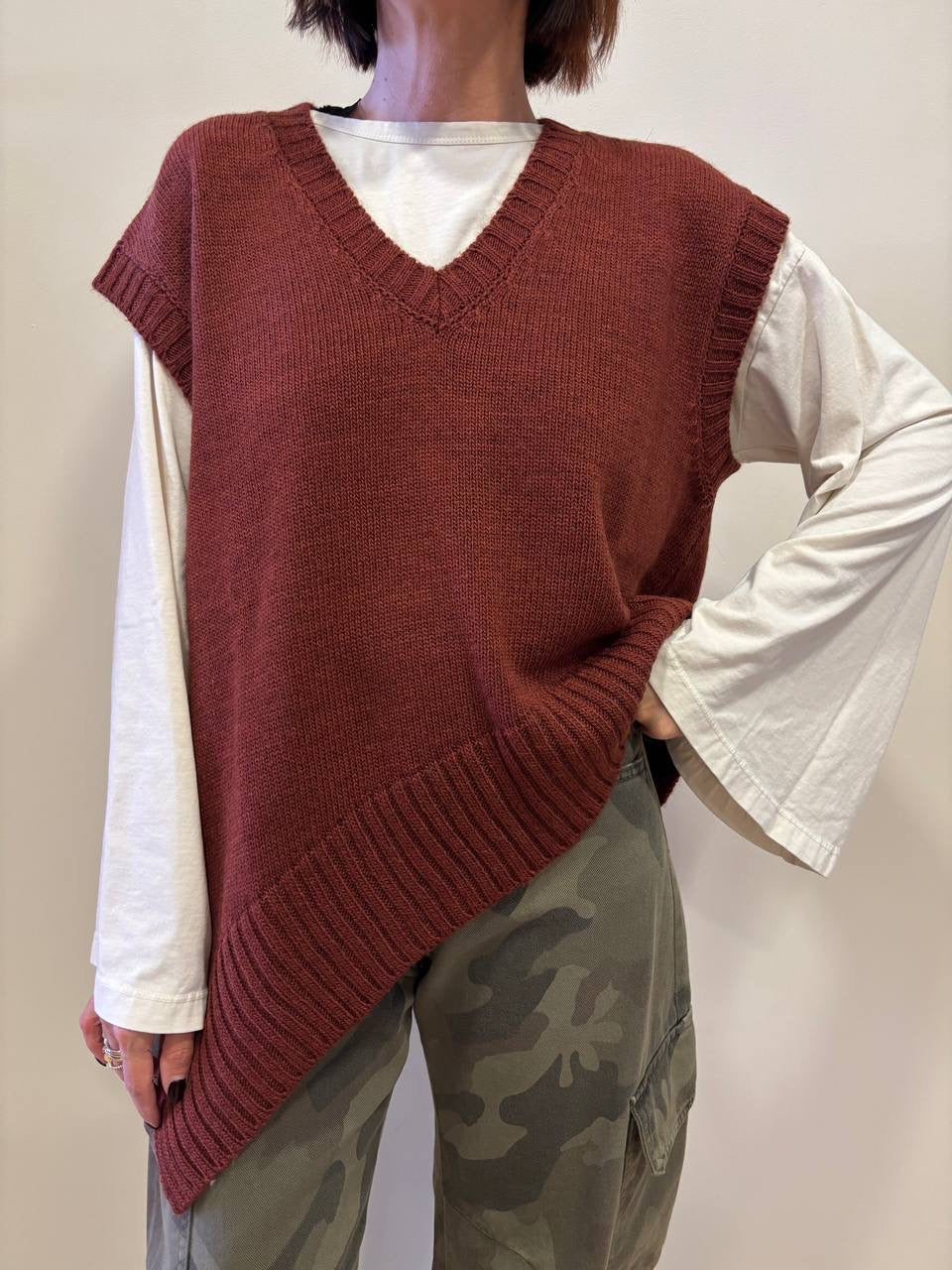 KONTATTO - Gilet in maglia trasversale con scollo a V - più colori