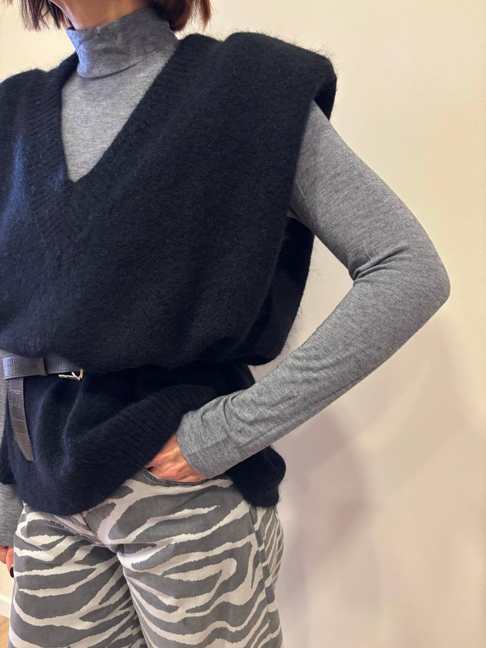 KAOS - Gilet con spalline e scollo a V color nero