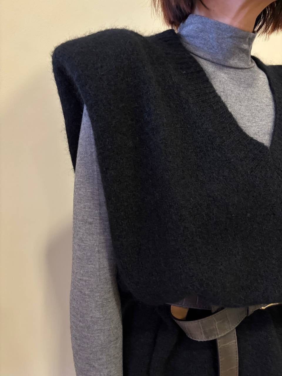KAOS - Gilet con spalline e scollo a V color nero