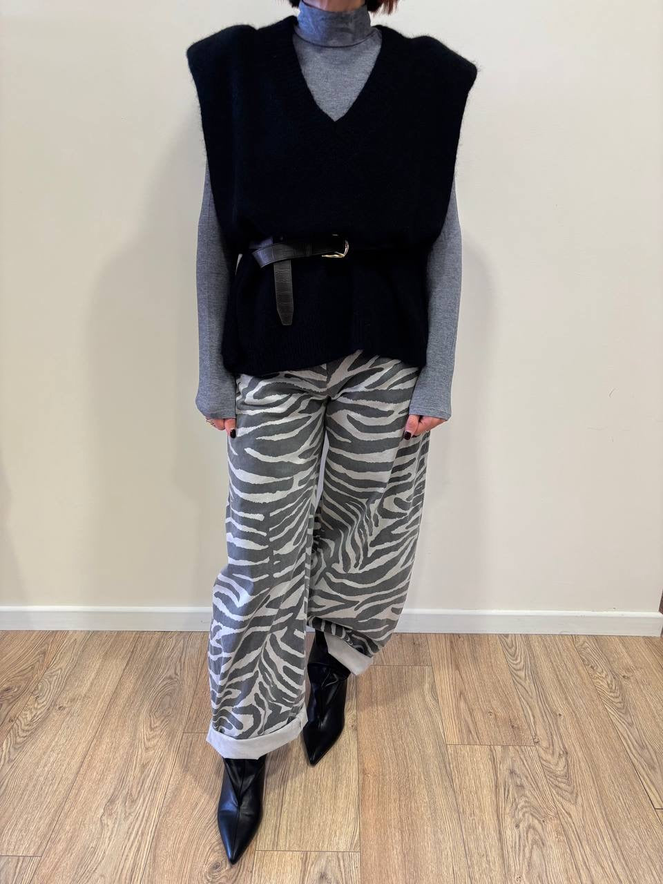 KAOS - Gilet con spalline e scollo a V color nero
