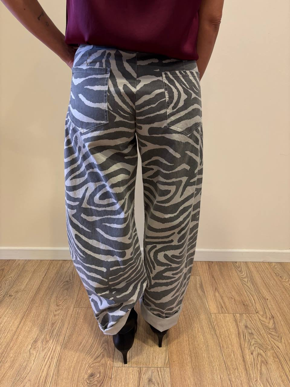 SUSY MIX - Pantalone barrel fit zebrato