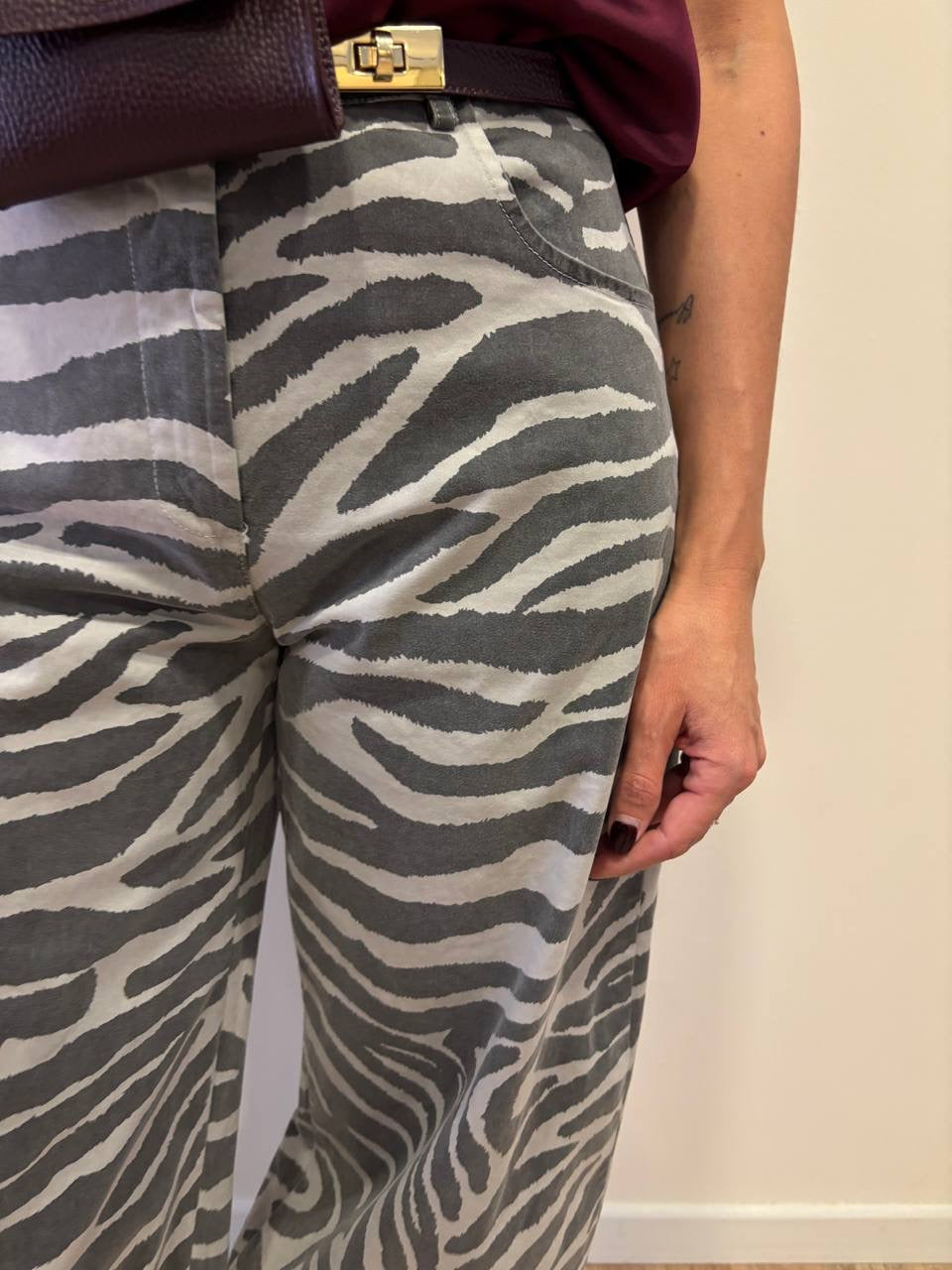 SUSY MIX - Pantalone barrel fit zebrato