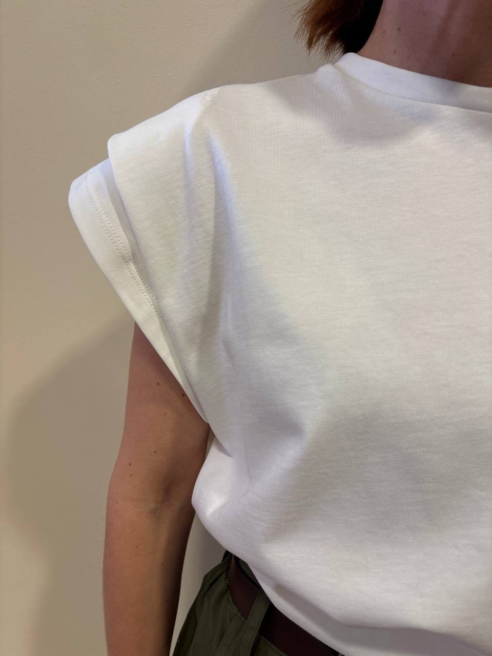 SOUVENIR - T-shirt panna con dettaglio maniche con pinces
