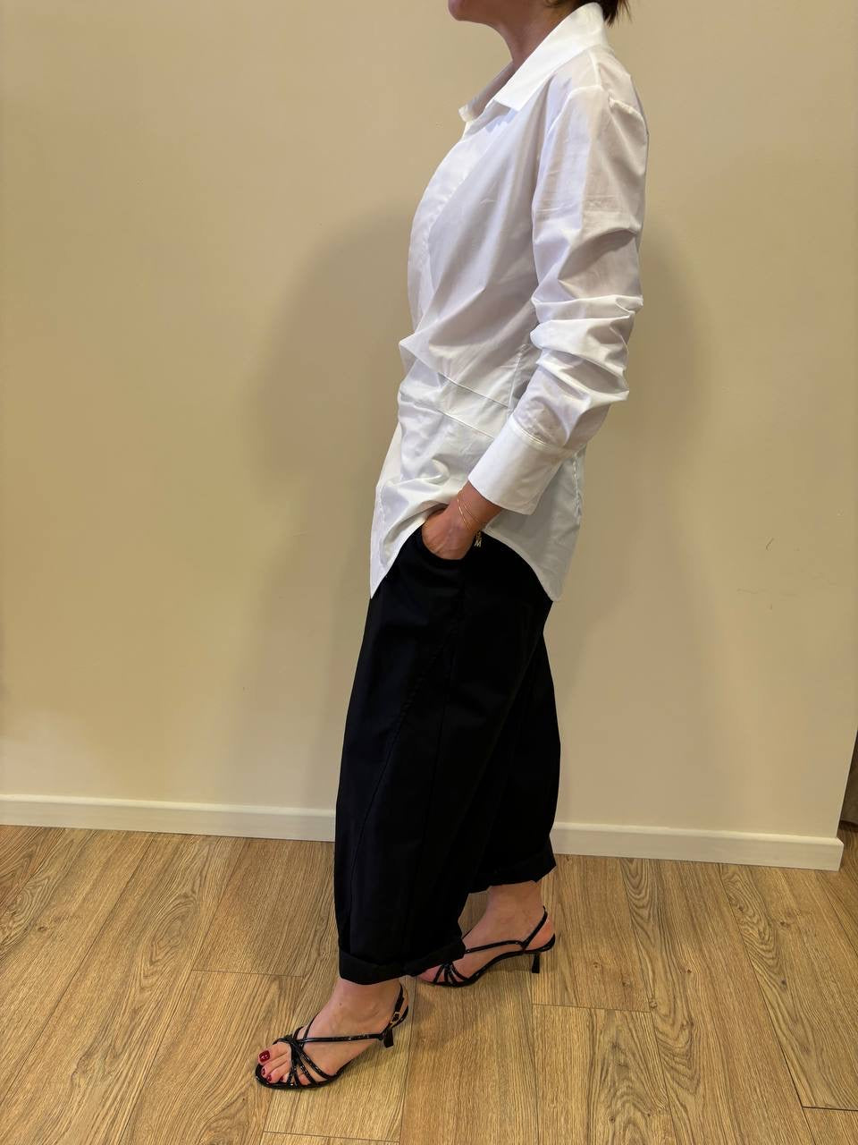 SOUVENIR - Camicia bianca in cotone con chiusura simmetrica