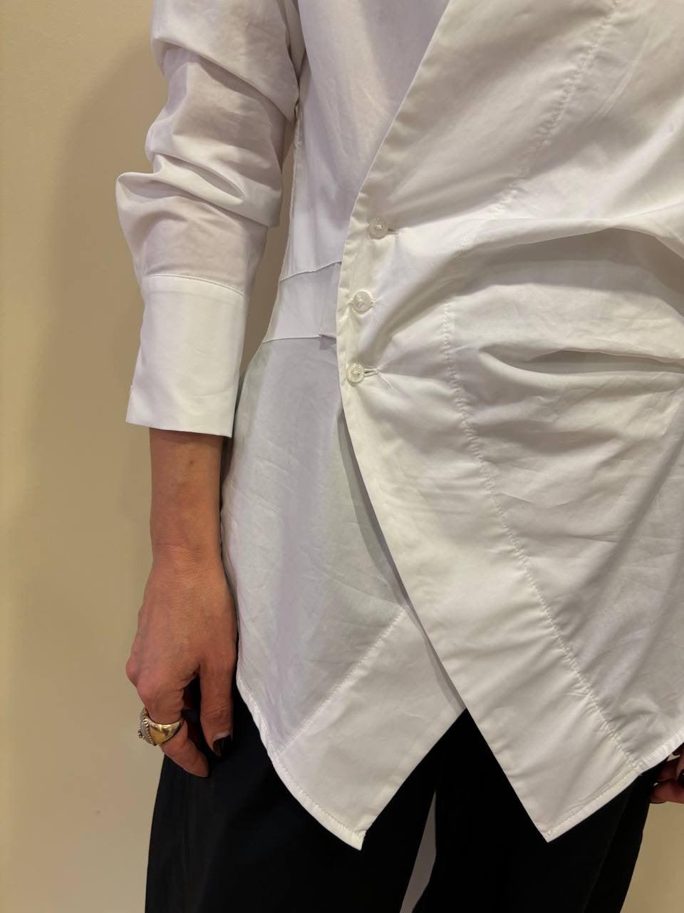 SOUVENIR - Camicia bianca in cotone con chiusura simmetrica