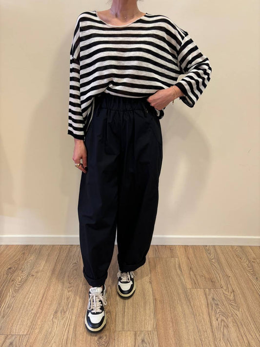 SOUVENIR - Maglia a righe bianca e nera morbida con goccia sul retro