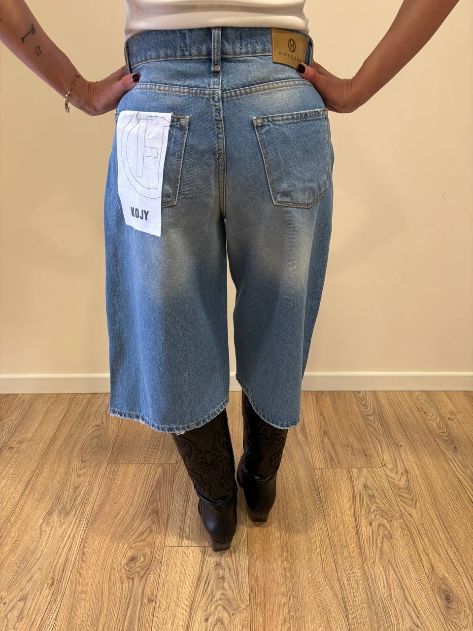 HAVEONE - Bermuda Kojy in denim chiaro a vita media