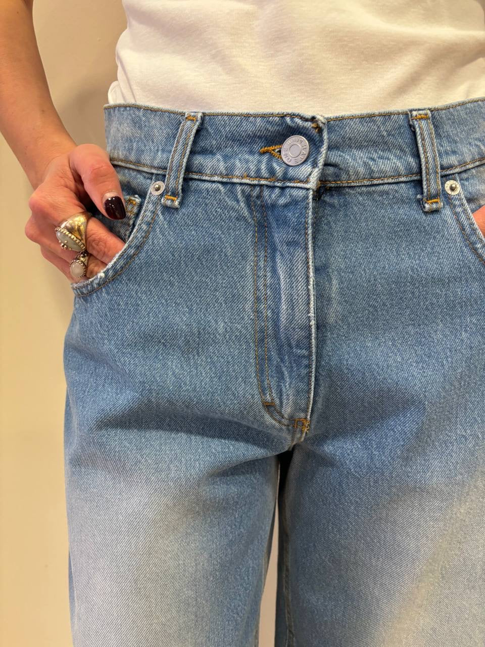 HAVEONE - Bermuda Kojy in denim chiaro a vita media
