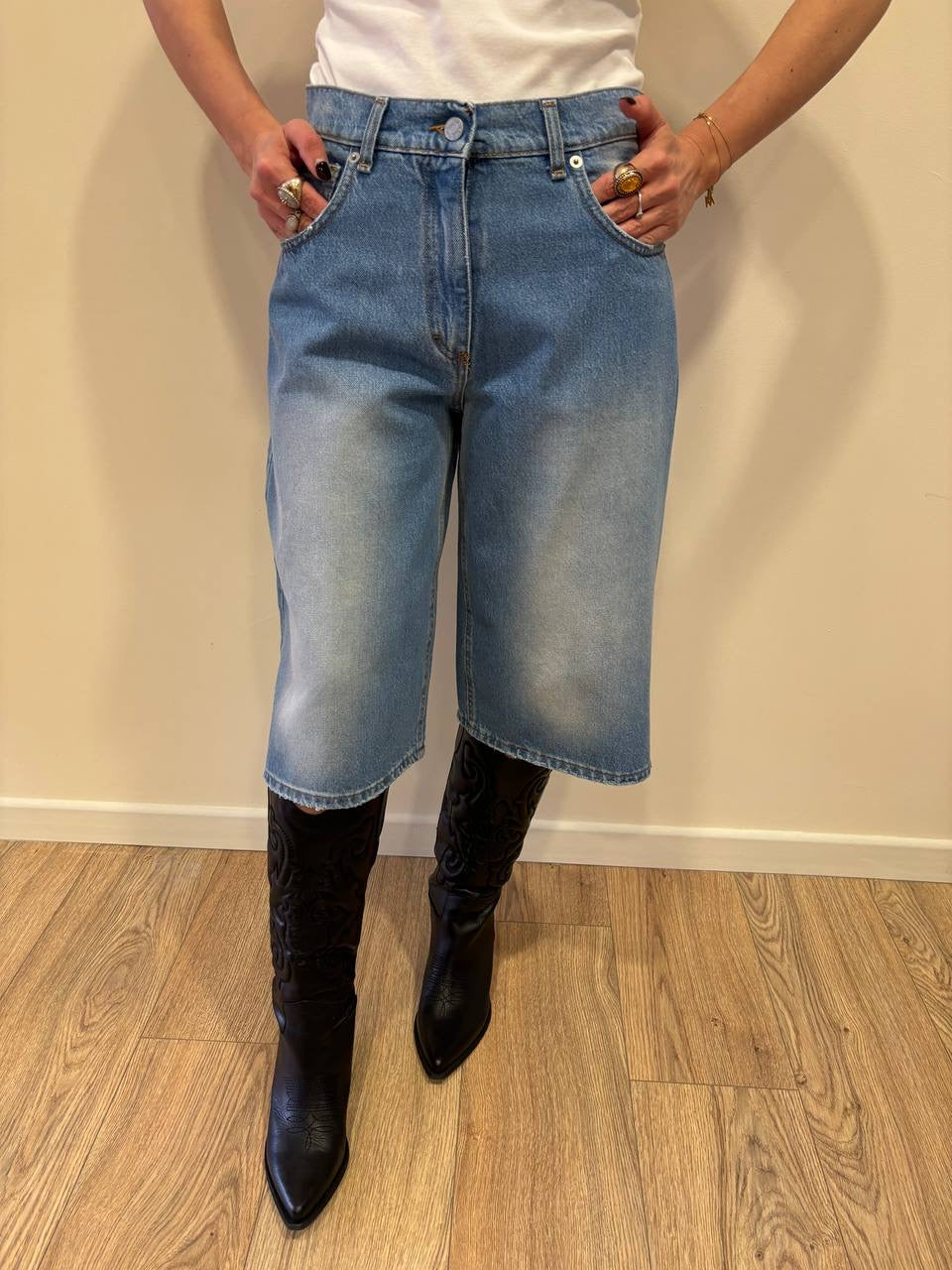 HAVEONE - Bermuda Kojy in denim chiaro a vita media