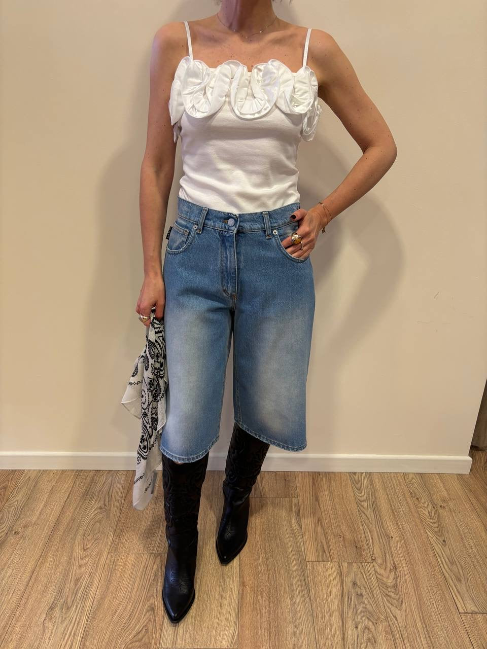 HAVEONE - Bermuda Kojy in denim chiaro a vita media