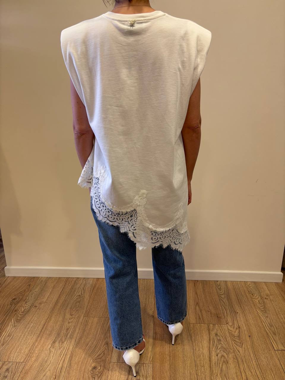 SOUVENIR - Maglia burro con spallucce e pizzo trasversale