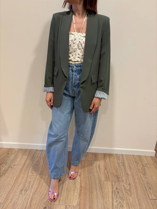 KONTATTO - Giacca verde militare aperta con lancia pronunciata