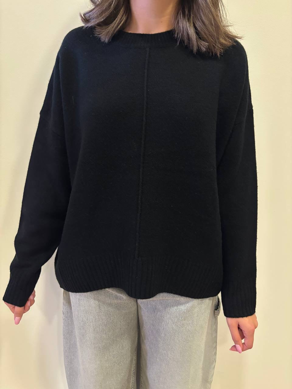 KAOS - Maglioncino a girocollo in lana a scatola con impuntura centrale color nero - più varianti