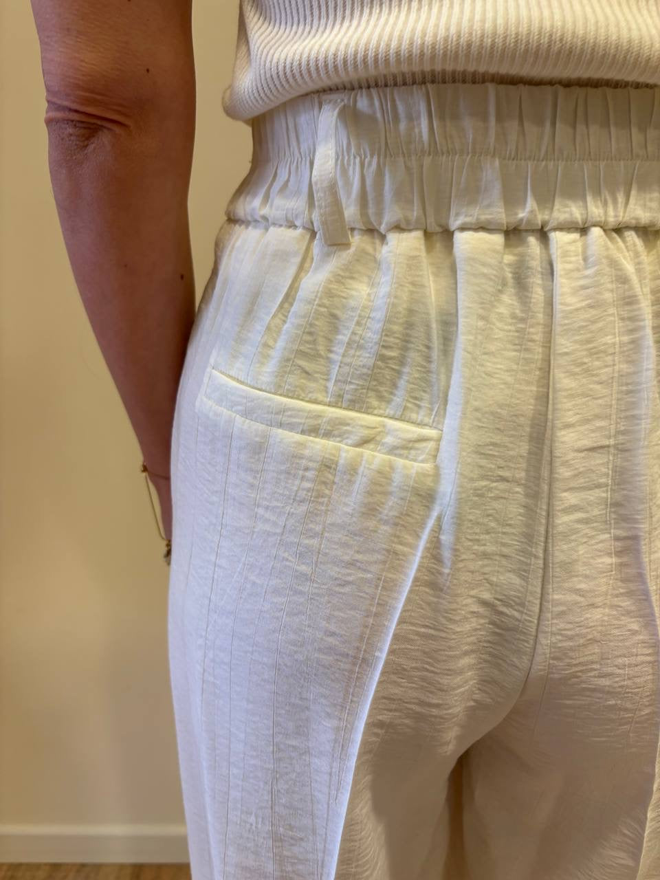 HAVEONE - Pantalone a palazzo dritto panna goffrato con elastico