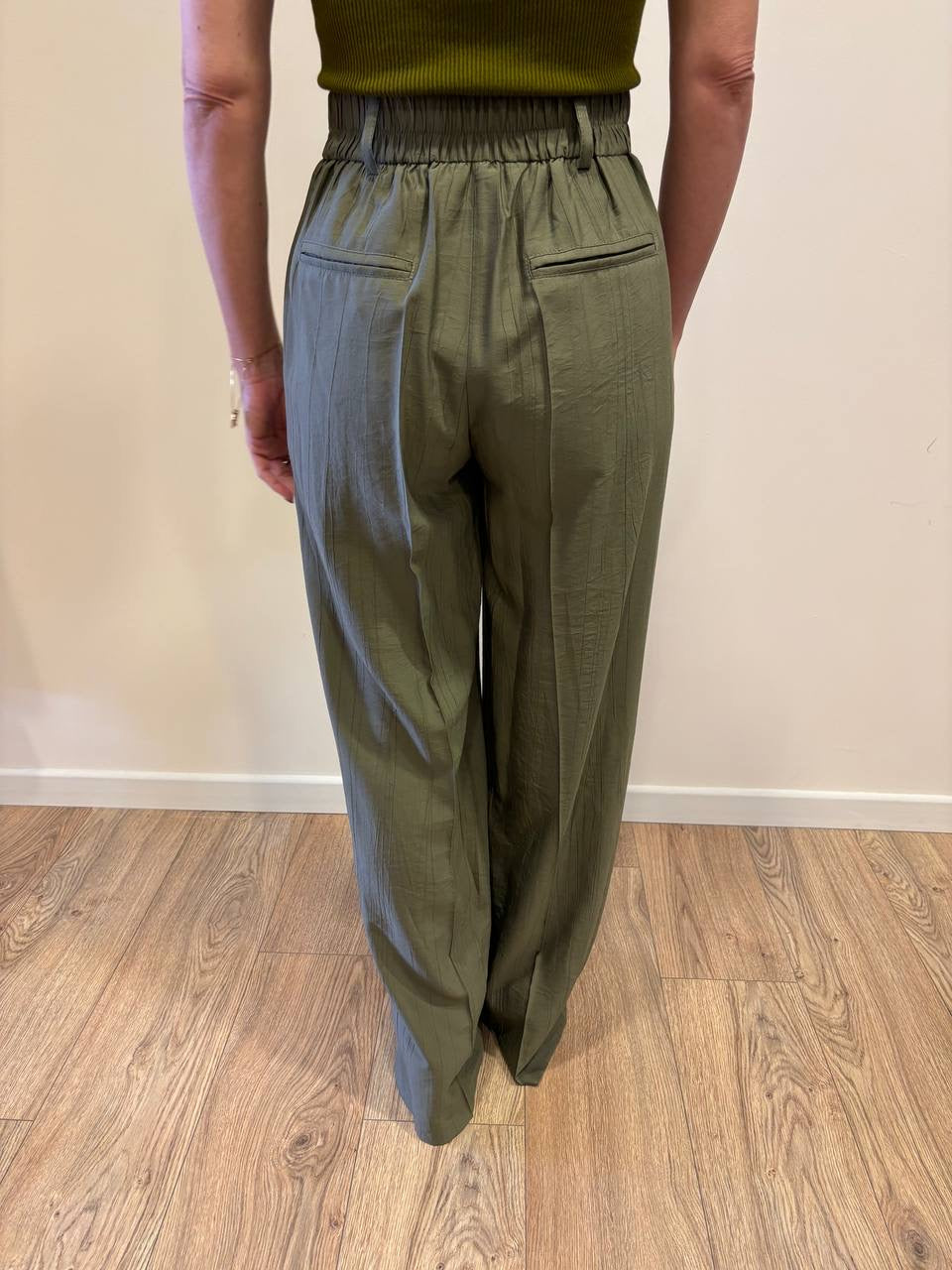 HAVEONE - Pantalone a palazzo dritto verde militare goffrato con elastico