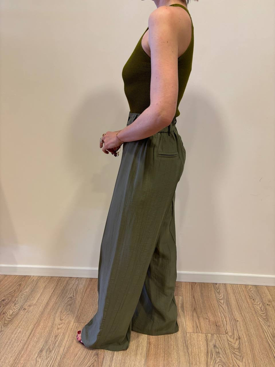 HAVEONE - Pantalone a palazzo dritto verde militare goffrato con elastico