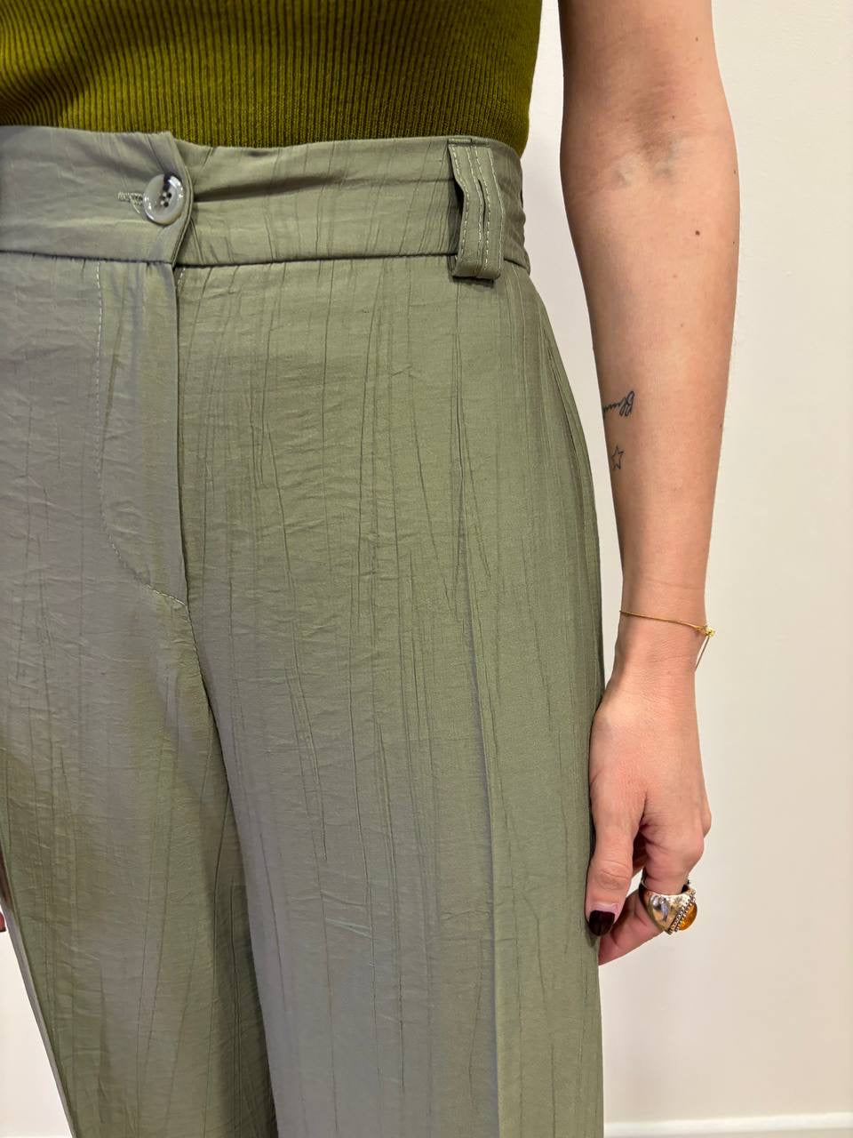 HAVEONE - Pantalone a palazzo dritto verde militare goffrato con elastico