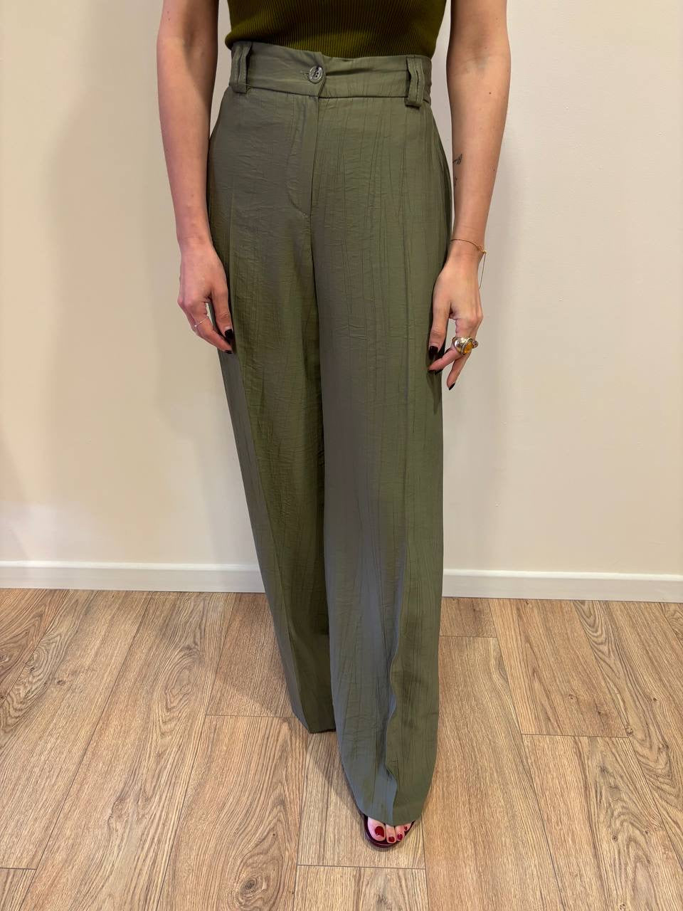 HAVEONE - Pantalone a palazzo dritto verde militare goffrato con elastico