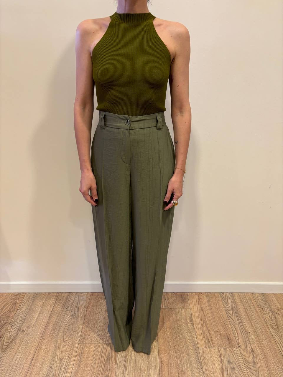 HAVEONE - Pantalone a palazzo dritto verde militare goffrato con elastico