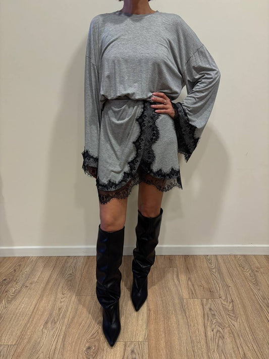 SUSY MIX - Abito in misto cotone grigio con maniche ampie e dettaglio pizzo nero