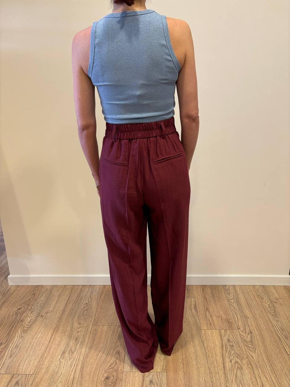 HAVEONE - Pantalone a palazzo dritto bordeaux goffrato con elastico