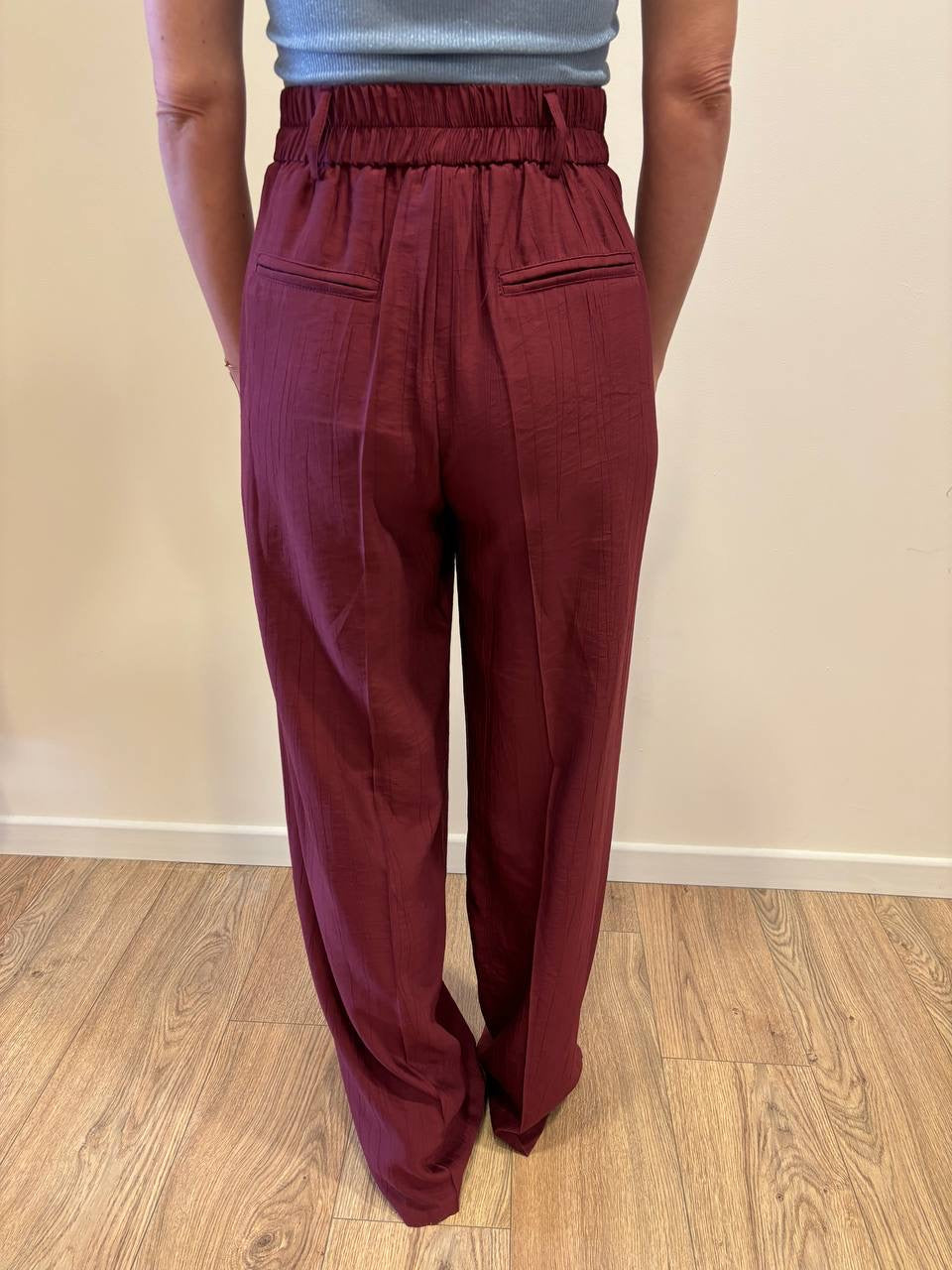HAVEONE - Pantalone a palazzo dritto bordeaux goffrato con elastico