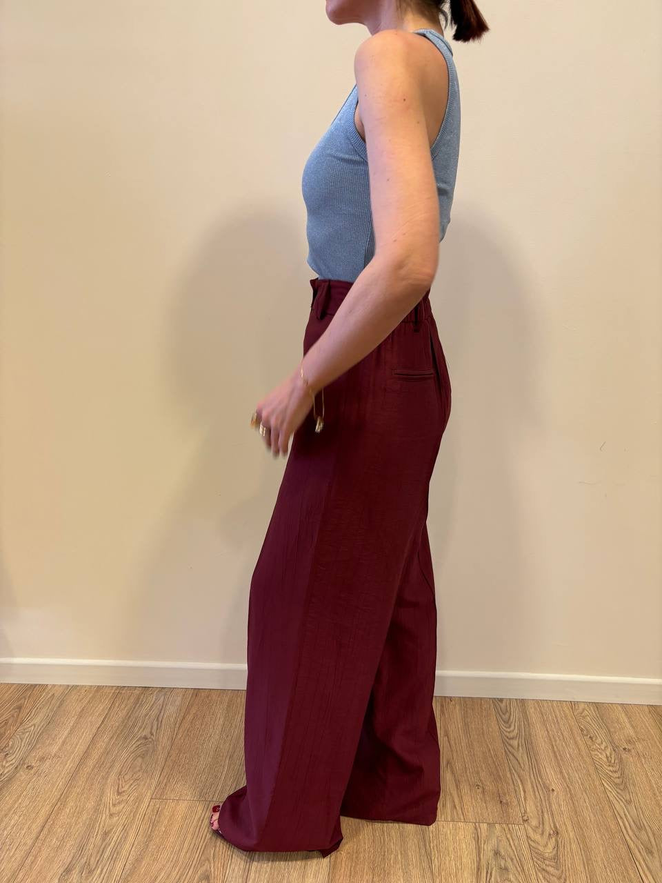 HAVEONE - Pantalone a palazzo dritto bordeaux goffrato con elastico